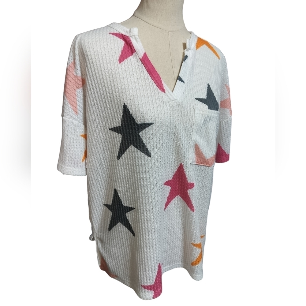 (1628) BiBi Waffle Knit Multicolor Star Print Pocket Short Sleeve Top Sz Medium